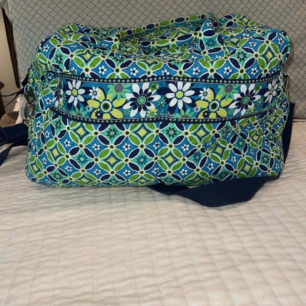 Vera Bradley Vintage Daisy Daisy Blue and Green Quilted Travel Bag - Picture 2 of 9